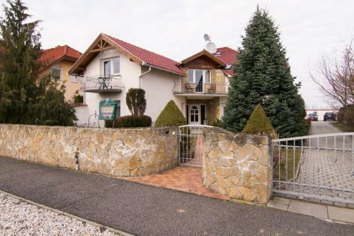 Janza Apartmanh�z