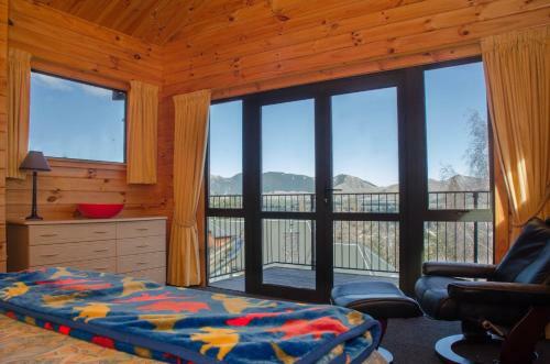 Alpine On Oregon - Hanmer Springs Holiday Home