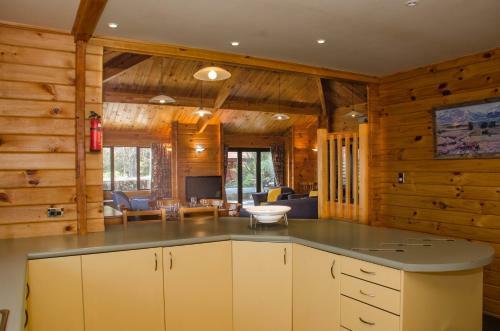 Alpine On Oregon - Hanmer Springs Holiday Home
