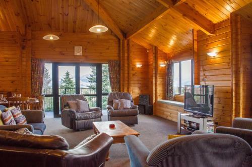Alpine On Oregon - Hanmer Springs Holiday Home