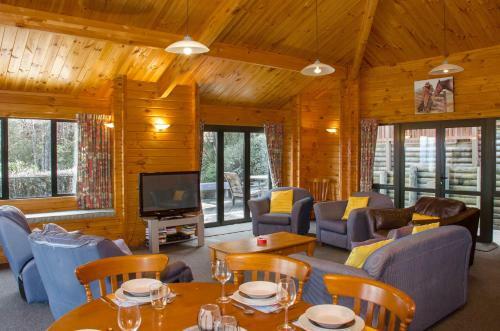 Alpine On Oregon - Hanmer Springs Holiday Home