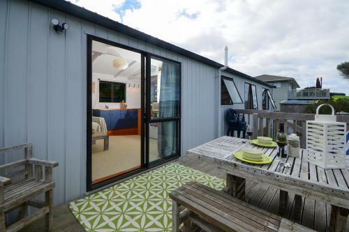 The Stowaway - Hihi Holiday Home