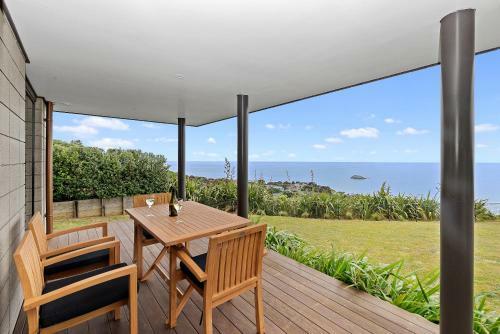 Takapu - Muriwai Beach Downstairs Holiday Unit