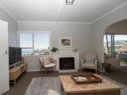 Blue Water Cottage - By The Sea