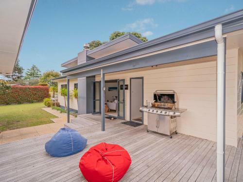 Upsides And Good Vibes - Pauanui Holiday Home