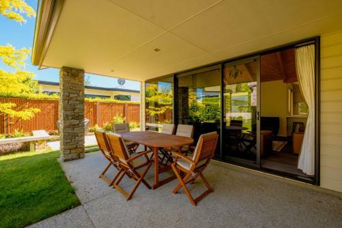 Roys Bay Lodge - Wanaka Holiday Home