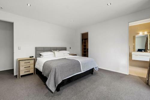 Roys Bay Lodge - Wanaka Holiday Home