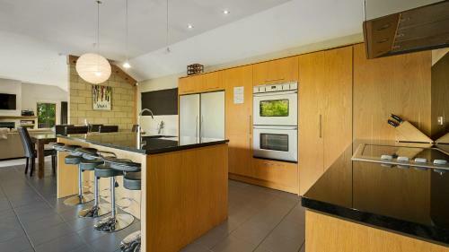 Fit For A King - Wanaka Holiday Home