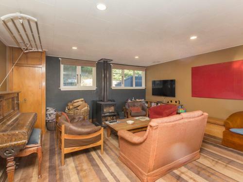 The Long House - Wanaka Holiday Home - Bachcare Nz