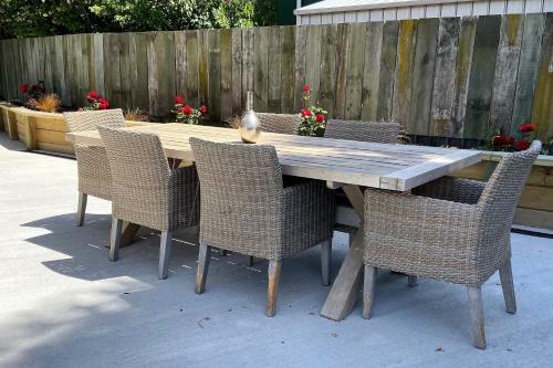 Newly Renovated Tranquillity On Stone Street