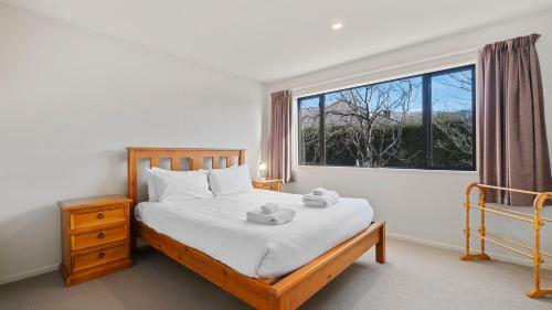 Mt Iron Views - Wanaka Holiday Home