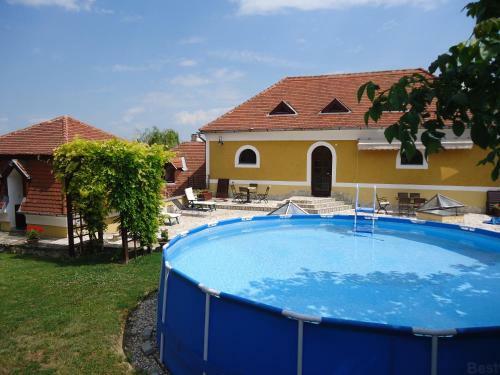 Bed & Breakfast Gomb�s K�ria Mension