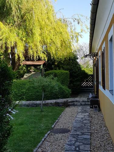 Bed & Breakfast Gomb�s K�ria Mension