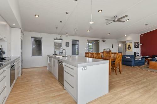 Restful Ruakaka - Ruakaka Holiday Home