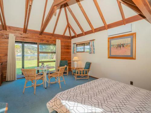 Tairua Waterfront Villa 6 - Tairua Holiday Studio Unit