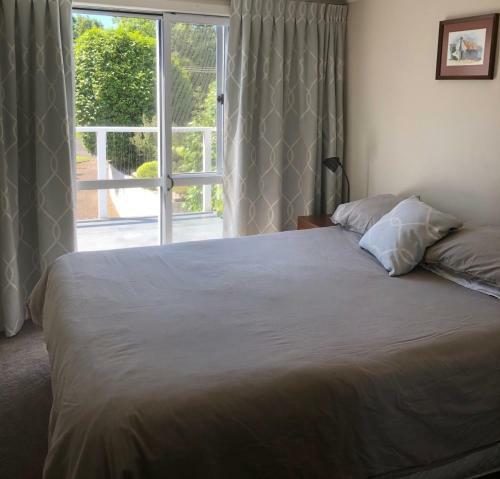 Romahapa - Turangi Holiday Home