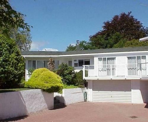Romahapa - Turangi Holiday Home