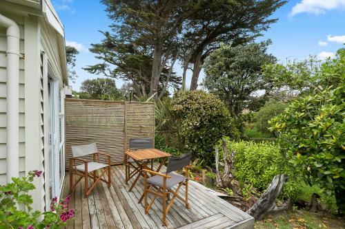 The Beach Bach - Waikanae Beach Holiday Home