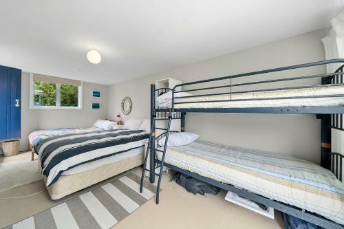 The Beach Bach - Waikanae Beach Holiday Home