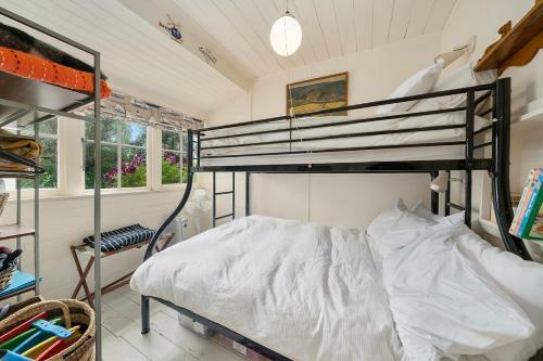 The Beach Bach - Waikanae Beach Holiday Home