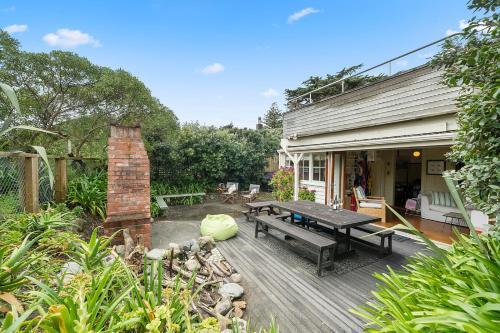 The Beach Bach - Waikanae Beach Holiday Home