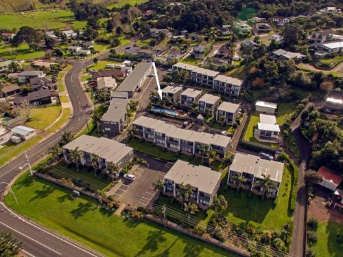 Relax Poolside - Whitianga Holiday Apartment