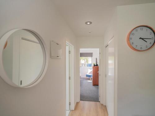 Relax Poolside - Whitianga Holiday Apartment