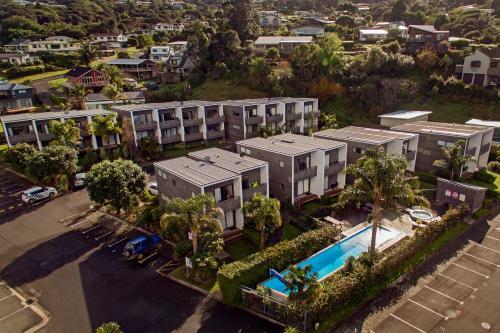 Relax Poolside - Whitianga Holiday Apartment