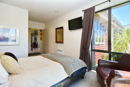 Cedarwood - Christchurch Holiday Homes