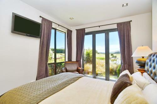 Cedarwood - Christchurch Holiday Homes