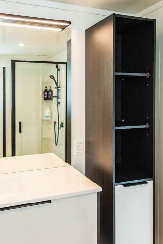 Spacious, Breezy Studio Apartment, Moments From Downtown And Beach