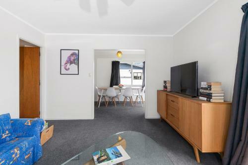 Brick On Bay - Red Beach Holiday Home