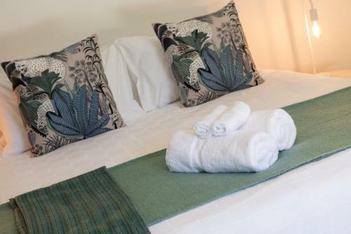 Serene Spacious And Sunny, Moments To The Beach