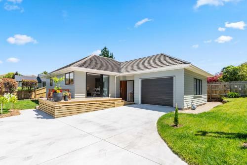 Weka Bungalow - Rotorua Holiday Home