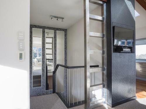 Central Style - Queenstown Holiday Home