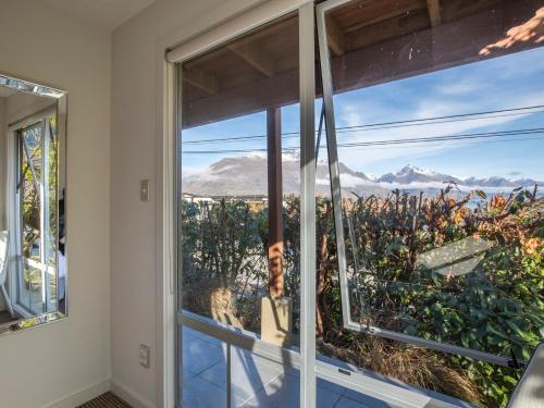 Central Style - Queenstown Holiday Home