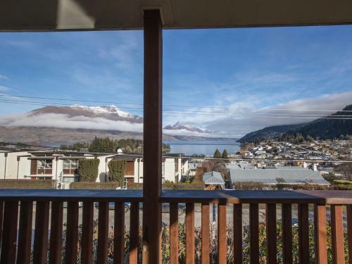 Central Style - Queenstown Holiday Home