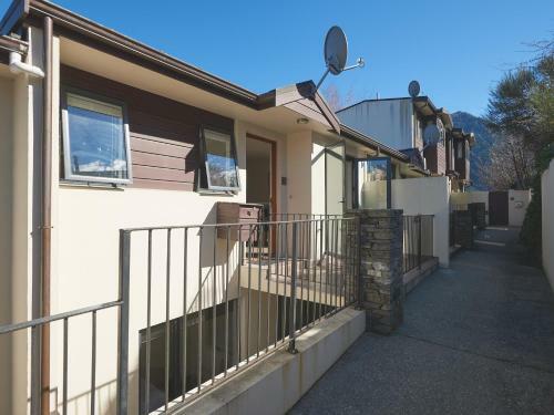 Ridge Escape - Queenstown Apartment