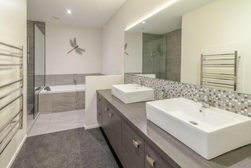 La Maison De Verre - Akaroa Holiday Home