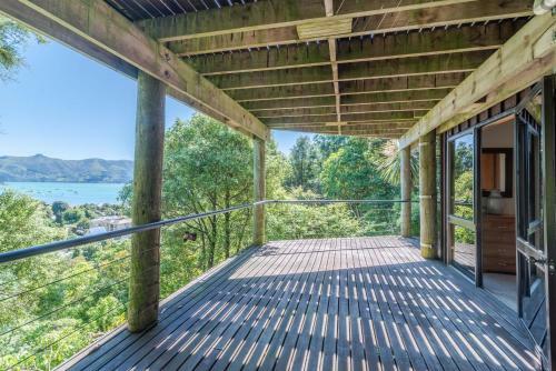 The Tree House - Akaroa Holiday Home