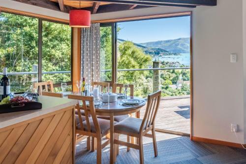 The Tree House - Akaroa Holiday Home