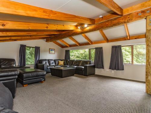 98 On Clyde Spa Retreat - Ohakune Holiday Home