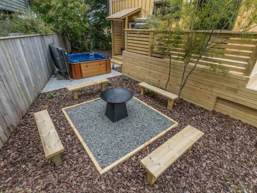98 On Clyde Spa Retreat - Ohakune Holiday Home