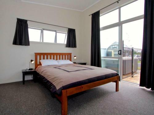 Modern Mountain Spa Escape - Ohakune Holiday Home