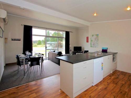 Modern Mountain Spa Escape - Ohakune Holiday Home