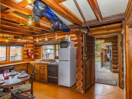 Cosy Warm Log Cabin - Ohakune Holiday Home