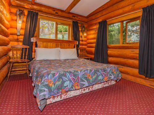 Cosy Warm Log Cabin - Ohakune Holiday Home