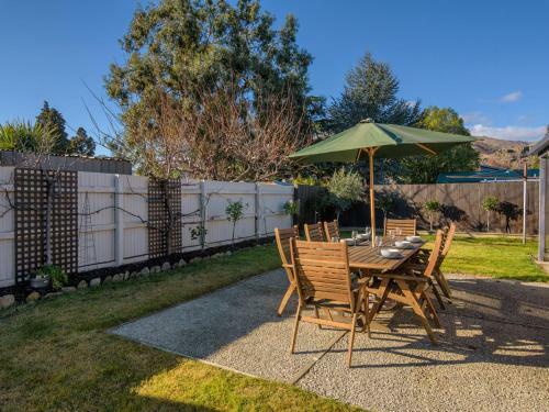 Sun Soaked Escape - Cromwell Holiday Home