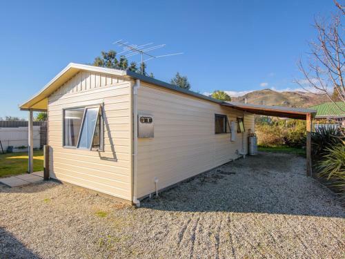 Sun Soaked Escape - Cromwell Holiday Home