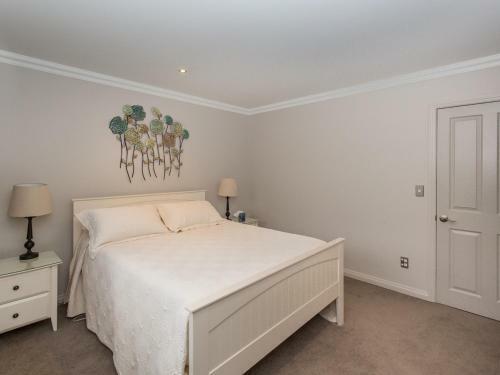 Modern Family Haven - Cromwell Holiday Home